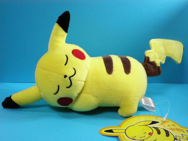ぬいぐるみクッション おねむりピカチュウ : ポケモンセンター